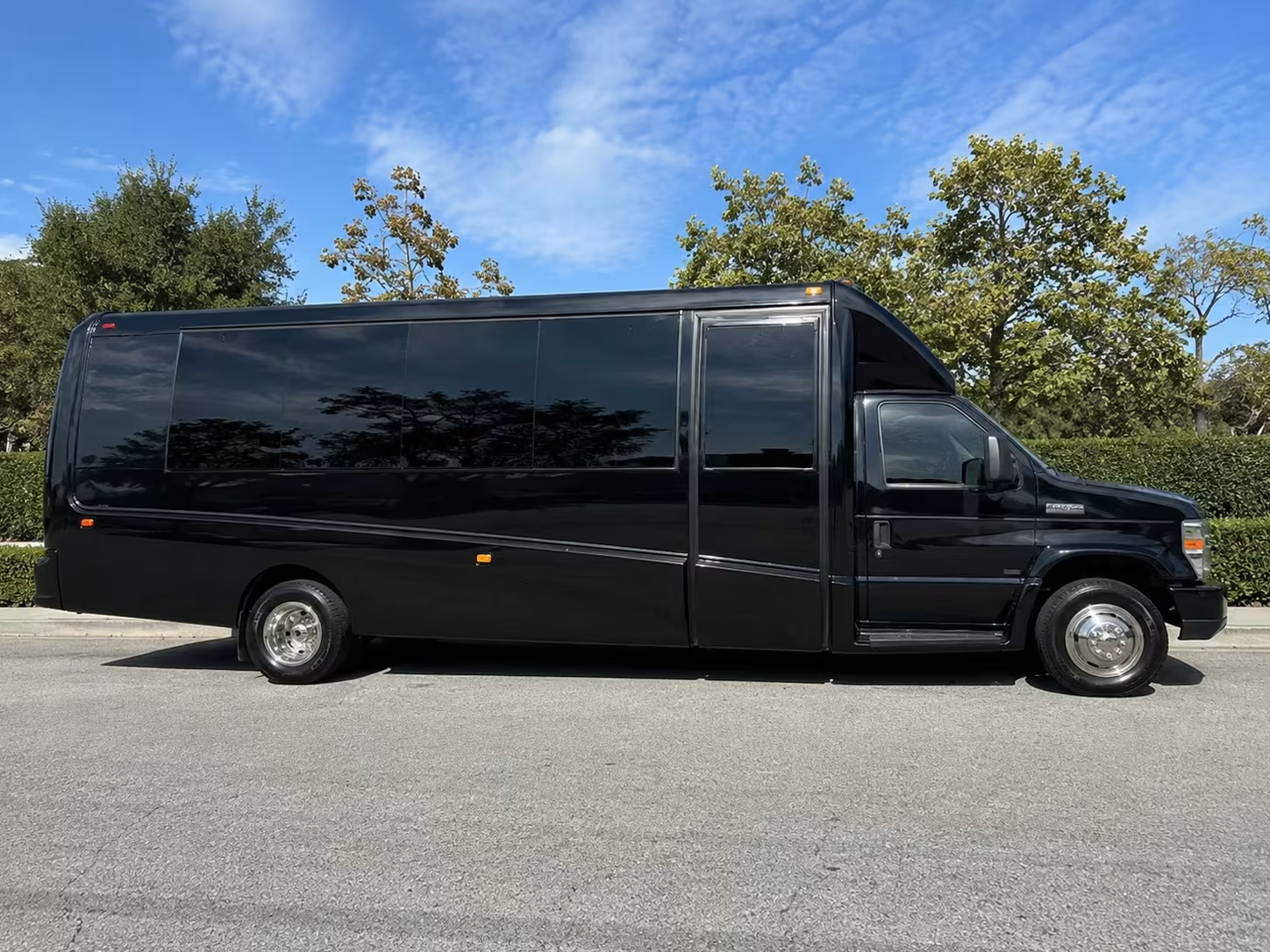 southfield 15 passenger minibus rental